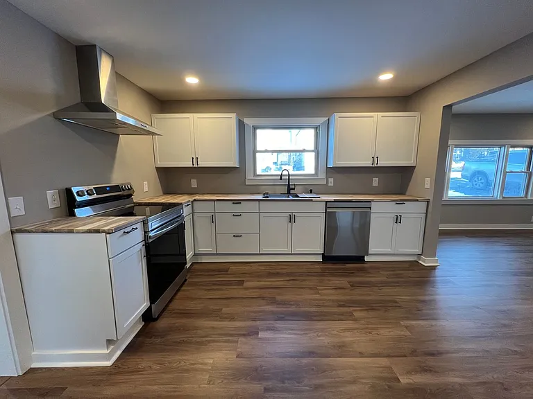 571 Stevenson St — Photo 7