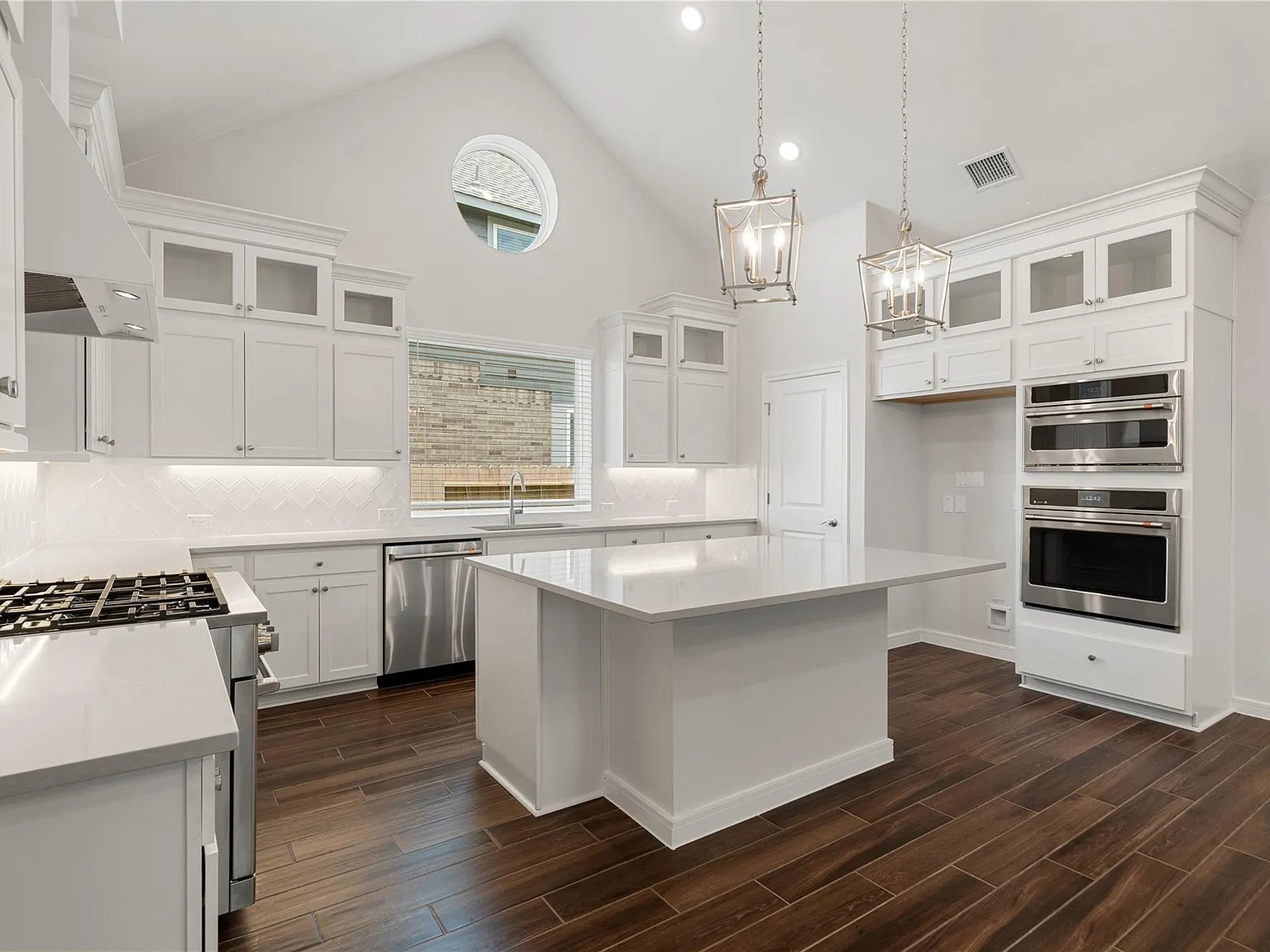 3 bed, 2.5 bath, 2111 sqft, $2,500 — Photo 4