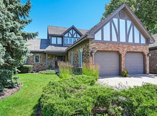 36 Lancaster Ct, Burr Ridge, IL 60527