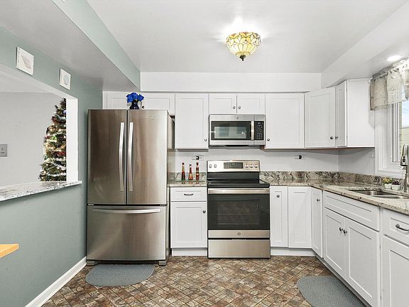 4th image of 8604 W 95th Pl APT 302