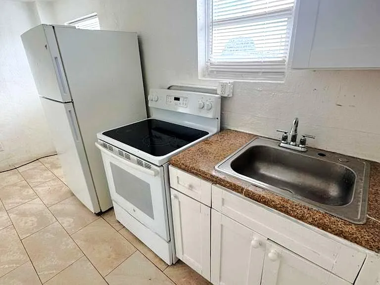 485 SW 4th Ave — Photo 1