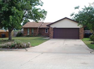 12020 Larkdale Dr, Yukon, OK 73099