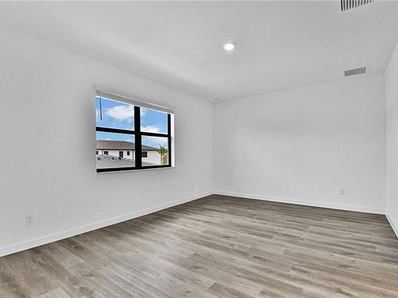 2nd image of 4091 N Palm Aire Dr #3B-2BA-2033SQFT