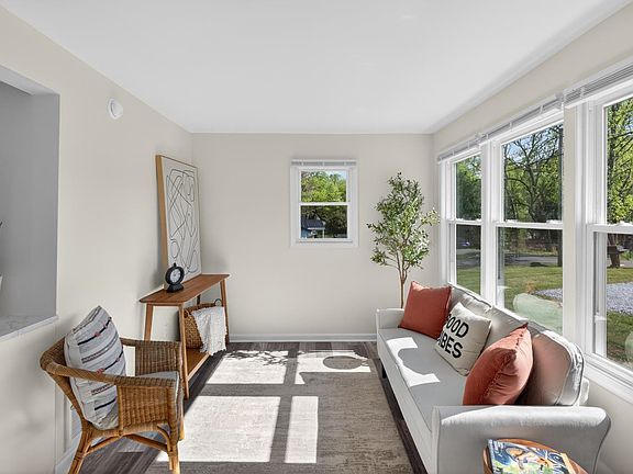 5th image of 228 Chapel Ln