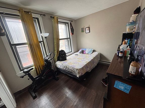 3rd image of 205 Endicott St APT 2