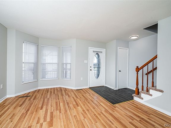 3rd image of 809 W Leigh St