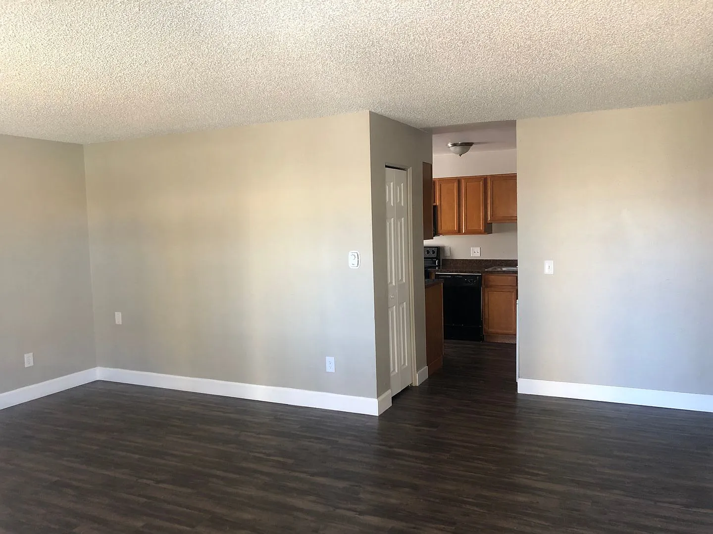 Top Unit Available! 2 Bed 1 Bath Condo — Photo 2