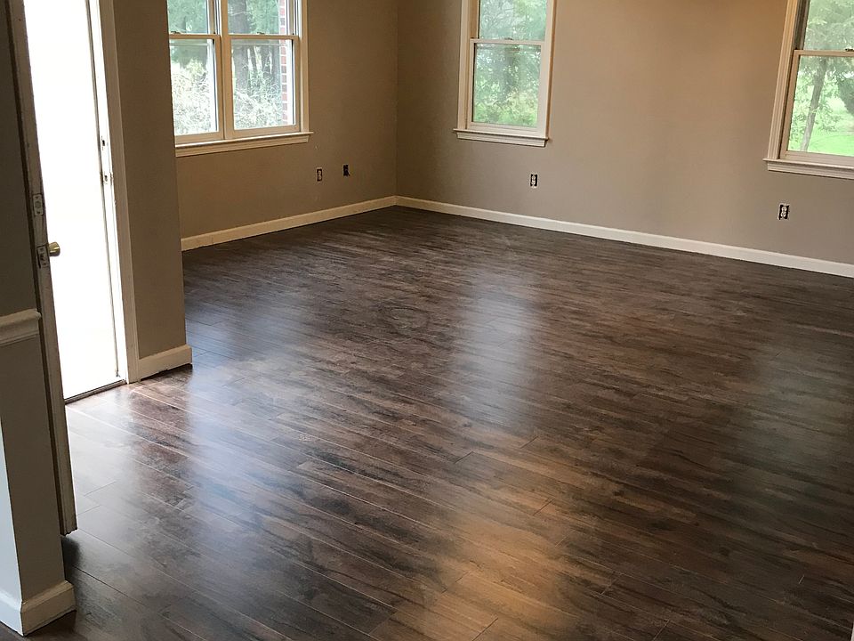 2nd image of 304 Deadmon Rd