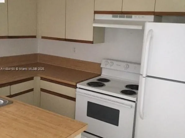 17580 NW 67th Pl #F-1, Hialeah, FL 33015