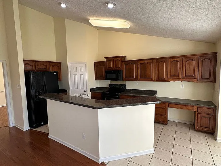 2525 Baird Dr — Photo 8