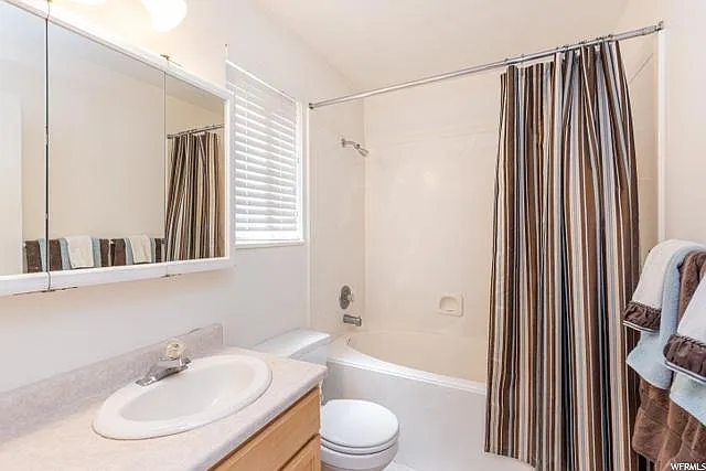 347 E La Vera Ln — Photo 8