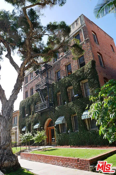 1 bed, 1.0 bath, 750 sqft, $2,250 — Photo 2