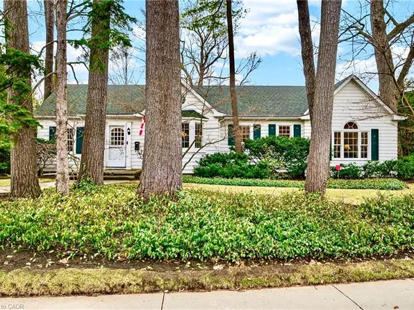 3046 South Dr, Burlington, ON L7N 1H2