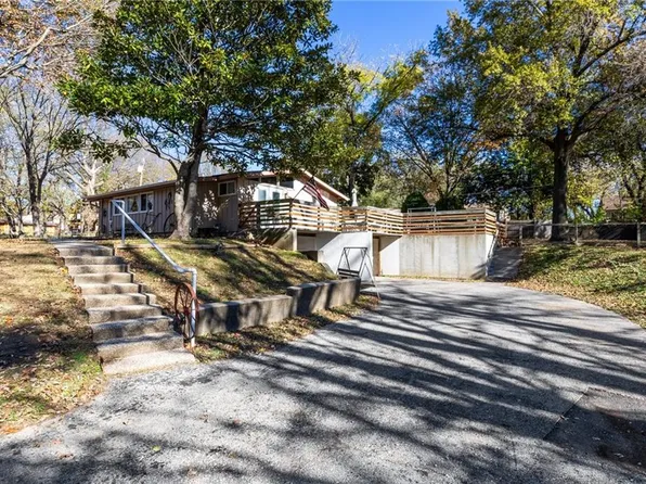 400 SW 18th St, Blue Springs, MO 64015