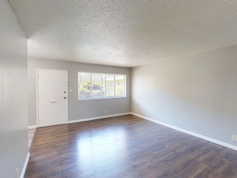 5550 Central Ave — Photo 8