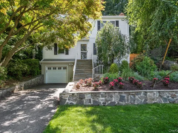 28 Parkway Circle, Scarsdale, NY 10583