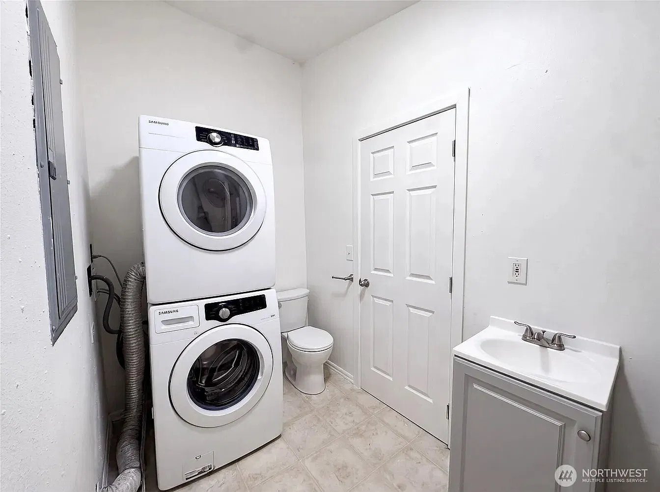 3 bed, 1200 sqft, $1,930 — Photo 2