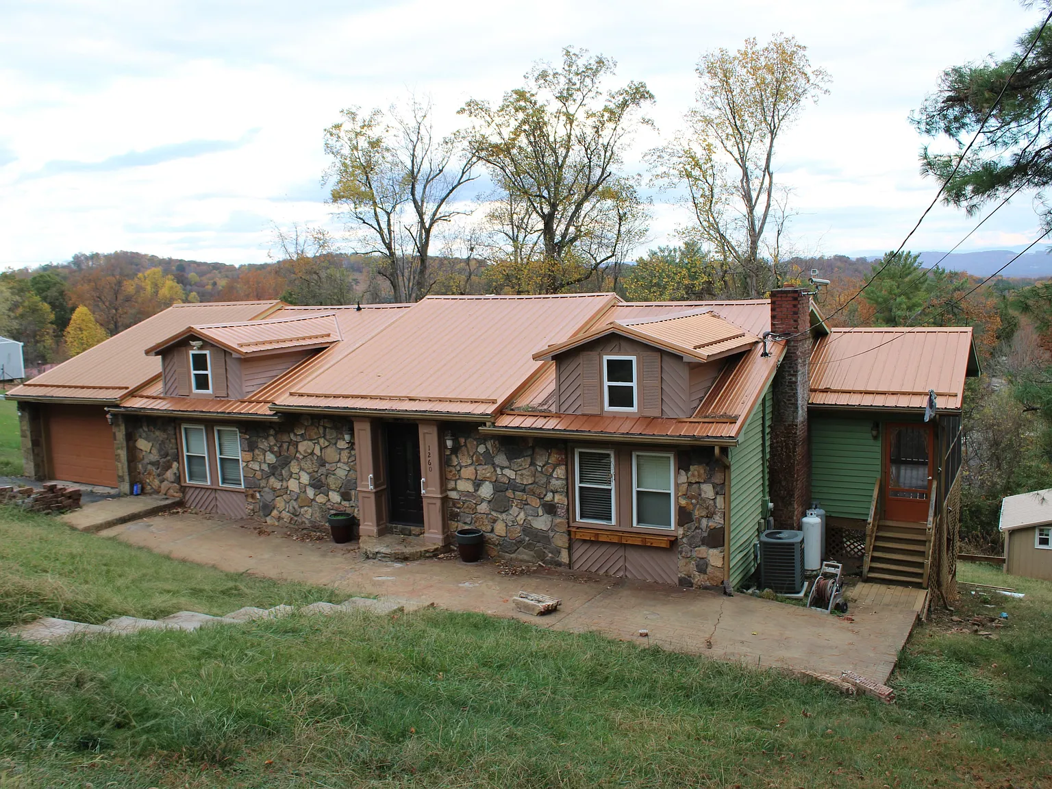 4 bed, 2685 sqft, $2,120 — Photo 2