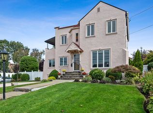 301 Frankel Blvd, Merrick, NY 11566