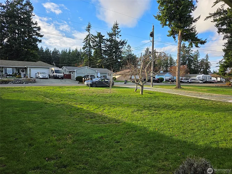 1577 Country Club Dr — Photo 27
