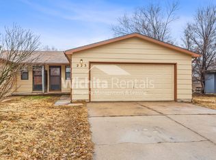 223 W Overlook Dr, Derby, KS 67037