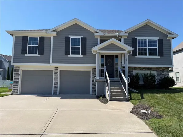 1109 SW Arborway Dr, Lees Summit, MO 64082