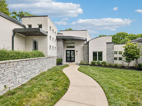 3rd image of 108 Bancroft Ct