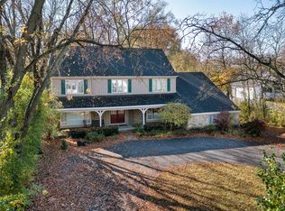 211 Landis Ln, Deerfield, IL