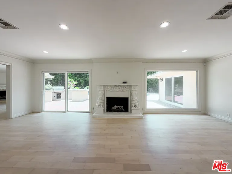 1094 Garden Ln — Photo 40