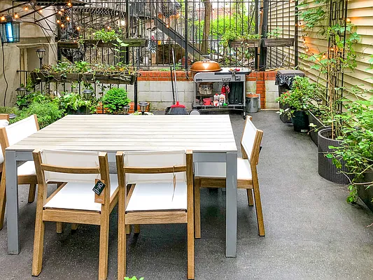 Rented by MySpaceNYC | media 19