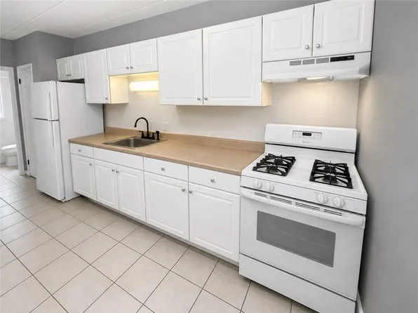94 Cowesett Ave APT 3, West Warwick, RI 02893