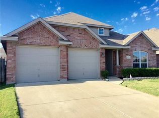 524 Crescent Creek Ln, Fort Worth, TX 76140