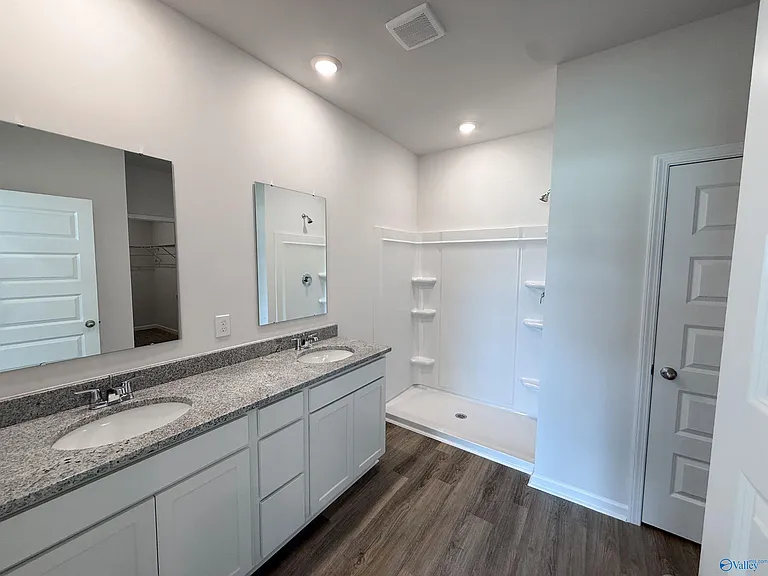 124 Betty Williams Dr — Photo 17