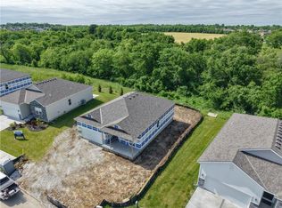 2112 Creek View Ln, Raymore, MO 64083