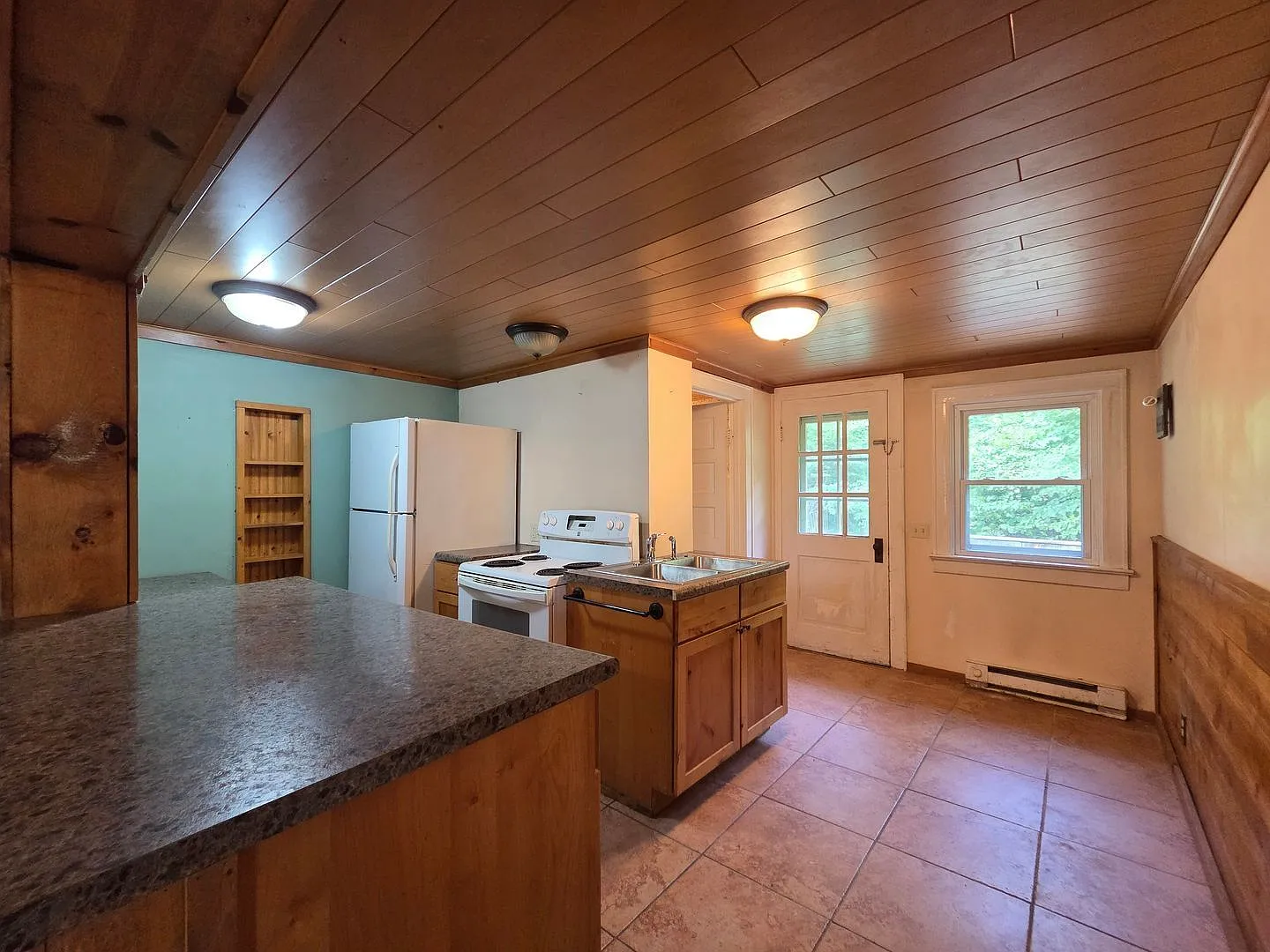 2 bed, 1.0 bath, 812 sqft, $1,100 — Photo 3
