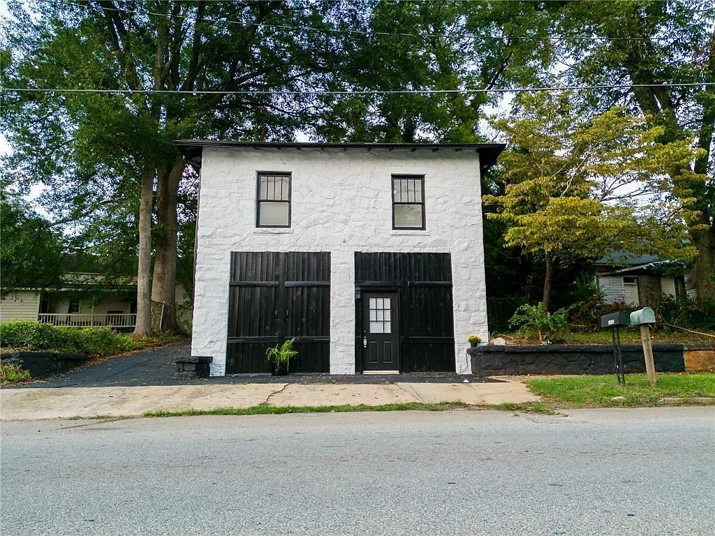 2 bed, 1.0 bath, 1094 sqft, $1,250 — Photo 1
