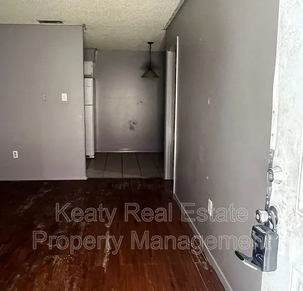 108 Meudon St #B — Photo 6