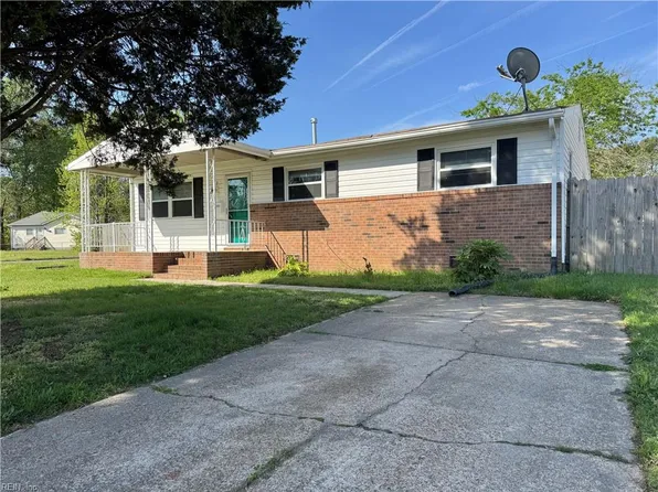 22 Juanita Dr, Hampton, VA 23666
