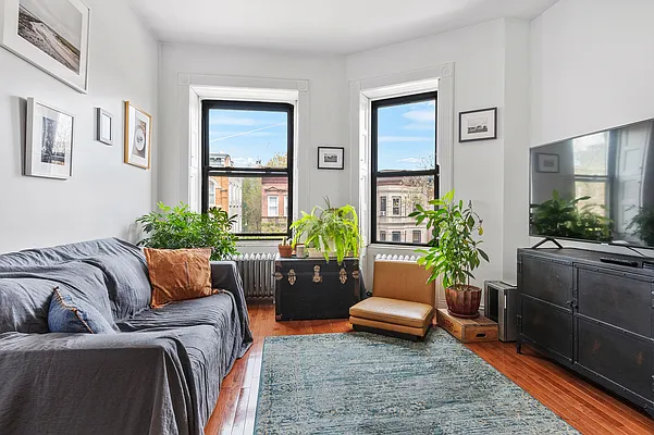 Rented by Realty Collective | media 10