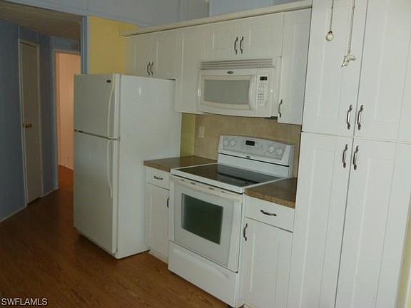 4th image of 9862 Creekwood Ln