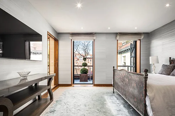 Rented by Compass | media 44