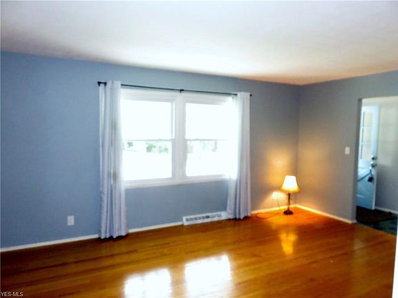3rd image of 3891 Silverwood Dr