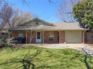 621 N Main St, Aubrey, TX 76227
