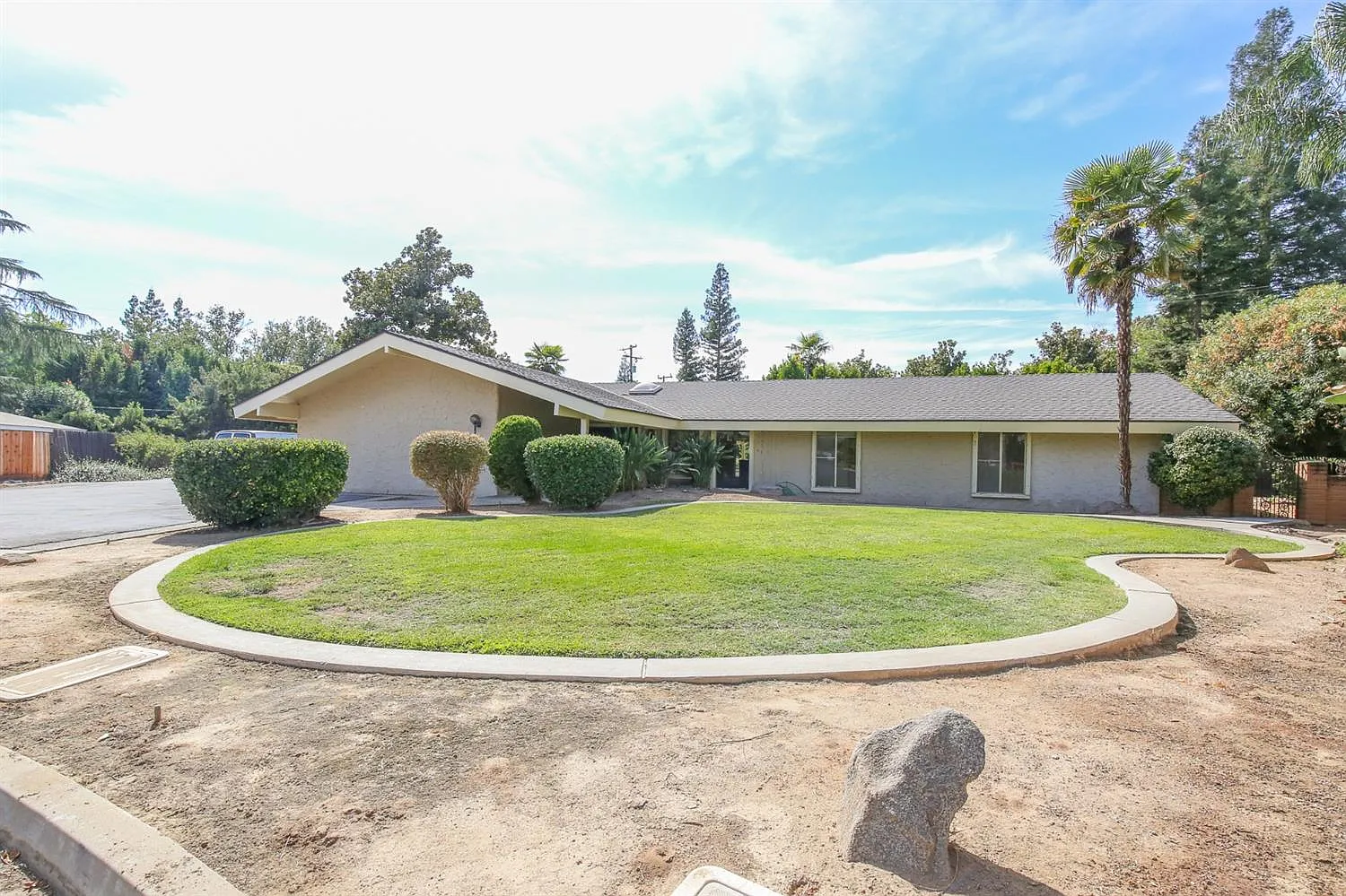 2079 W San Ramon Ave photo 1