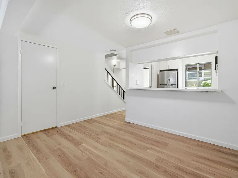 721 Center Ave — Photo 9