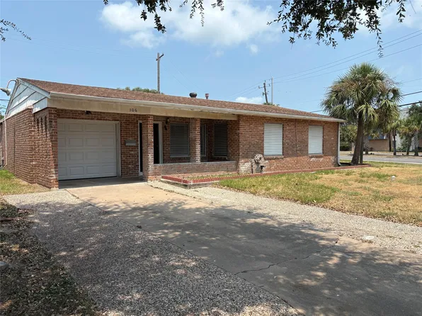 106 Barracuda Ave, Galveston, TX 77550