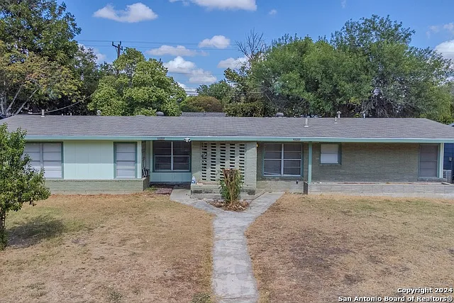 2 bed, 1.0 bath, 1748 sqft, $1,250 — Photo 3
