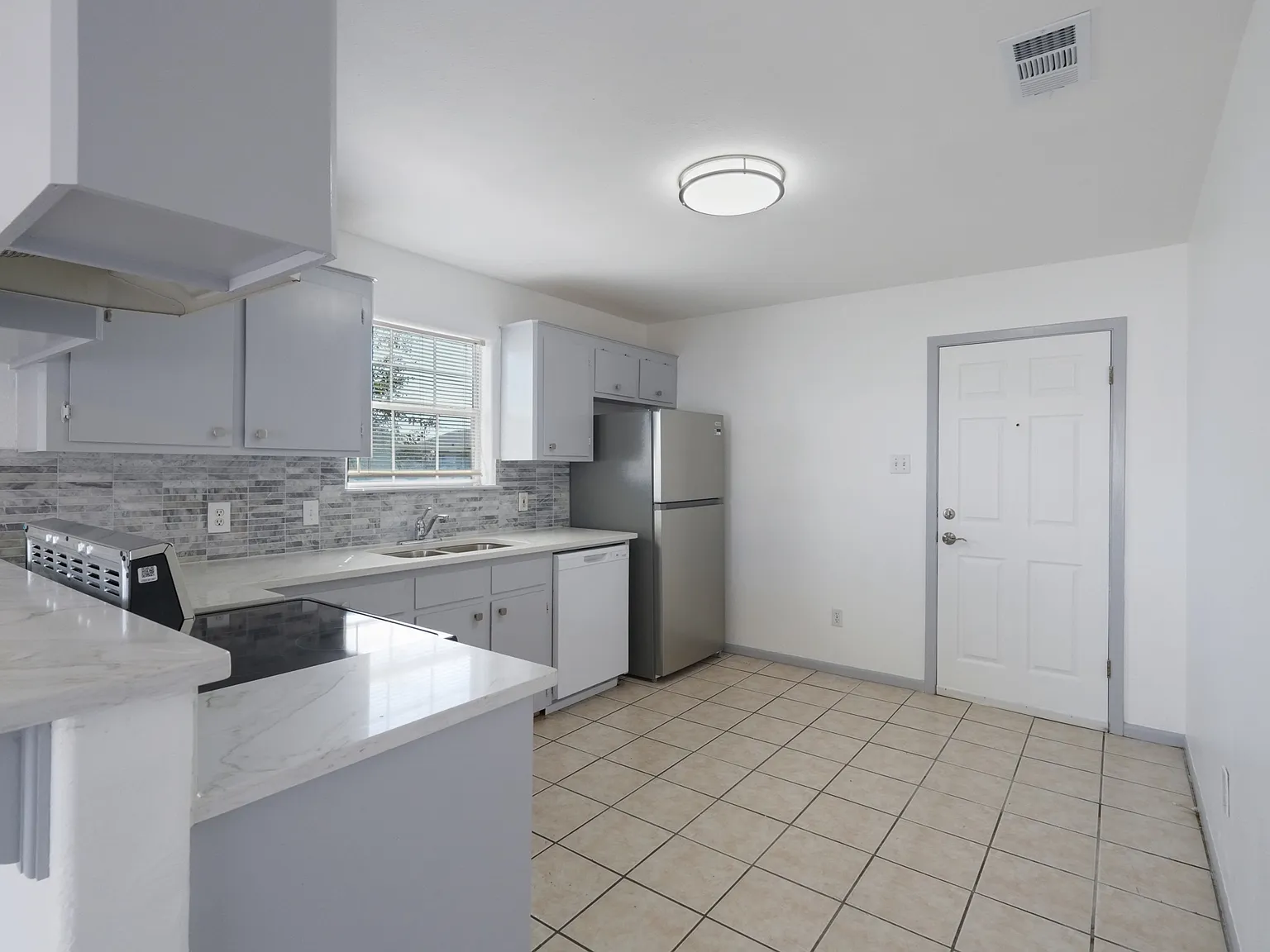 310 Easy St — Photo 4