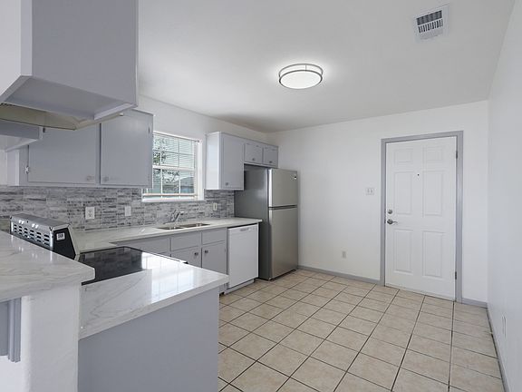 4th image of 310 Easy St #A
