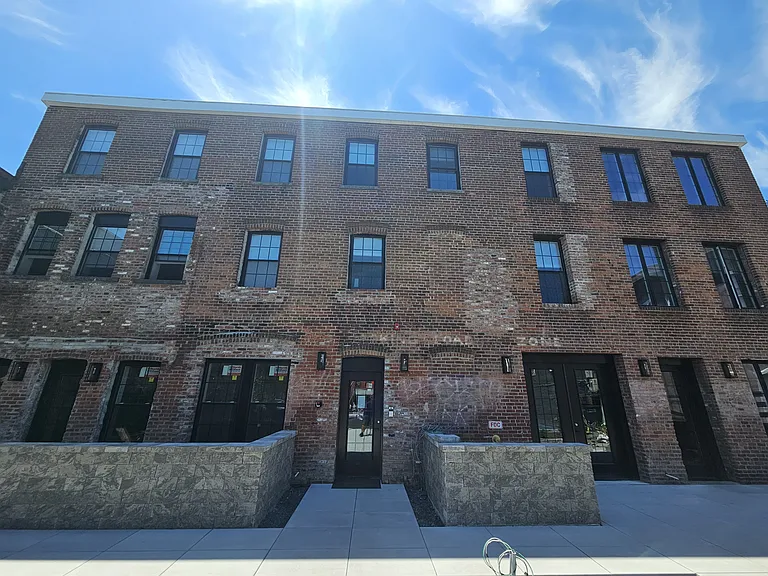 406 Main St #4 — Photo 33